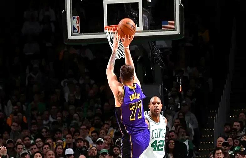 PANDA-包含塔图姆连续七场比赛得分超过精彩发挥，湖人挑战极限！的词条