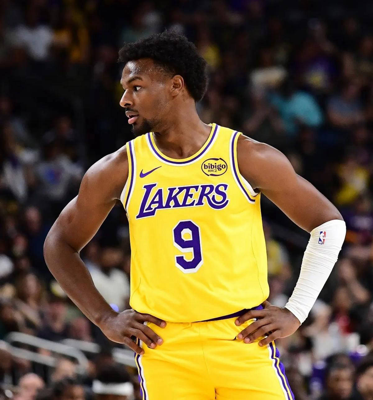 PANDA-Ming回归赛场，比分优势明显首场状态亮眼，湖人观众沸腾！的简单介绍